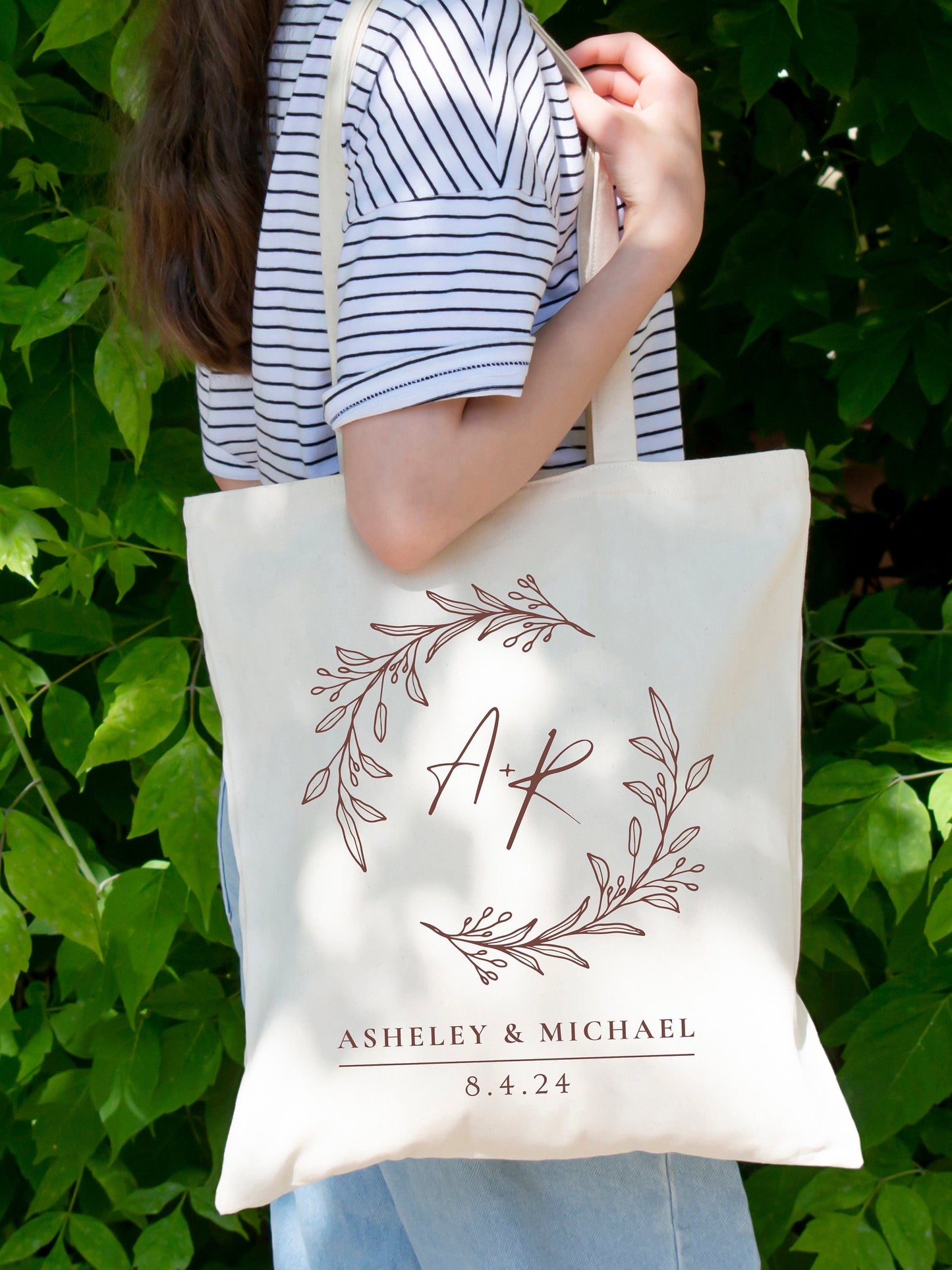 Personalized Bridal Tote Bag Made From Cotton Canvas, Elegant Bag Featuring Wedding Date, Bridal Shower Gift for Her, Custom Bride Tote