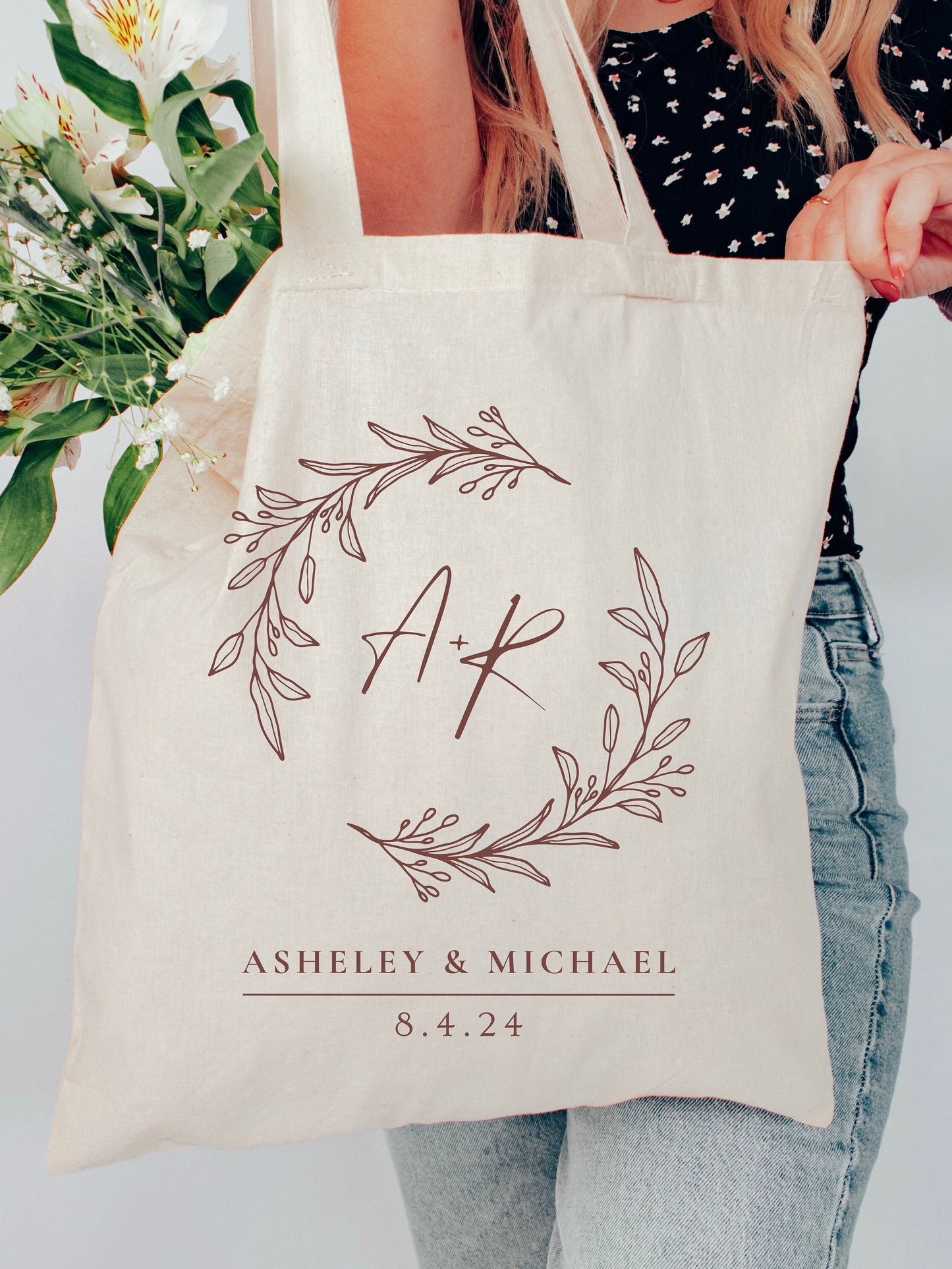 Personalized Bridal Tote Bag Made From Cotton Canvas, Elegant Bag Featuring Wedding Date, Bridal Shower Gift for Her, Custom Bride Tote