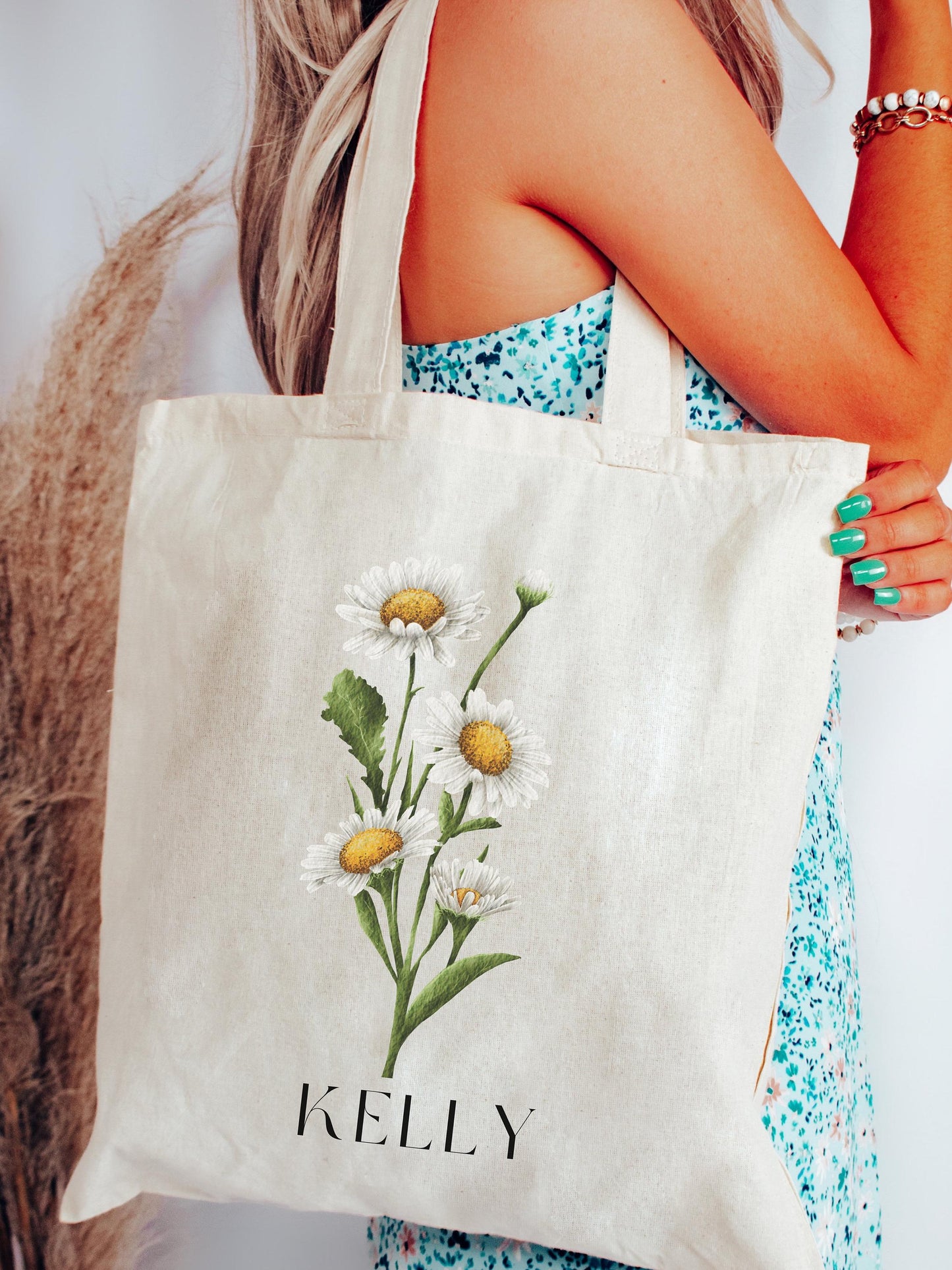 Custom Birth Flower Tote Bag, Personalized Reusable gift bag for Mom, Friend, Bridesmaid, Grandmother - Gift for Her